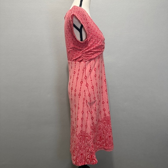 Athleta Dhara Dress M Red Pink Paisley Layered Look V‑Neck Short Sleeve Ruched - Picture 4 of 8